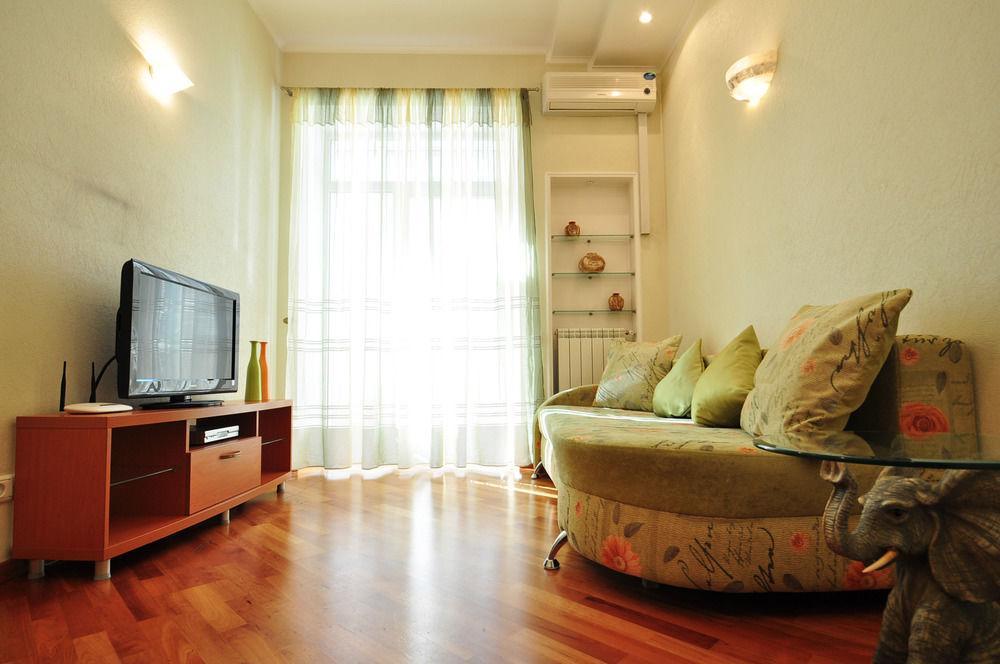 Hostel Kreschatik Kiev Buitenkant foto