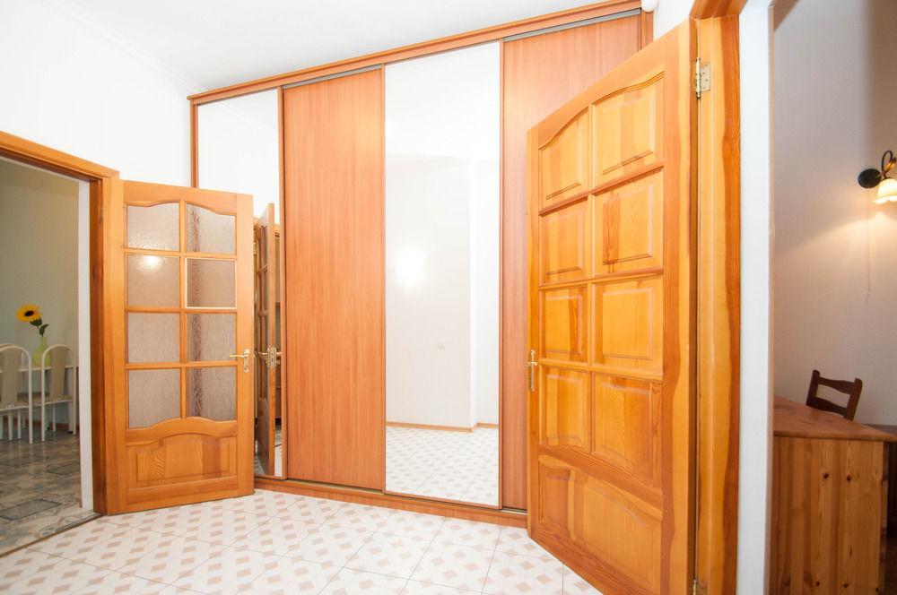 Hostel Kreschatik Kiev Buitenkant foto