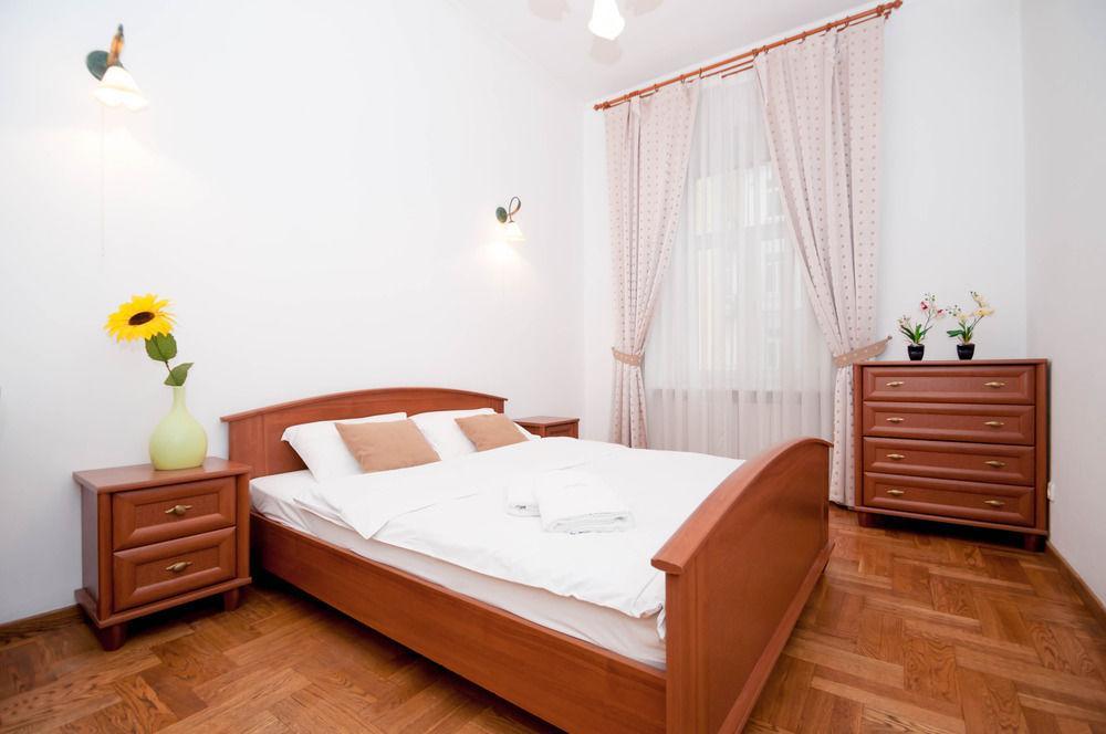 Hostel Kreschatik Kiev Buitenkant foto