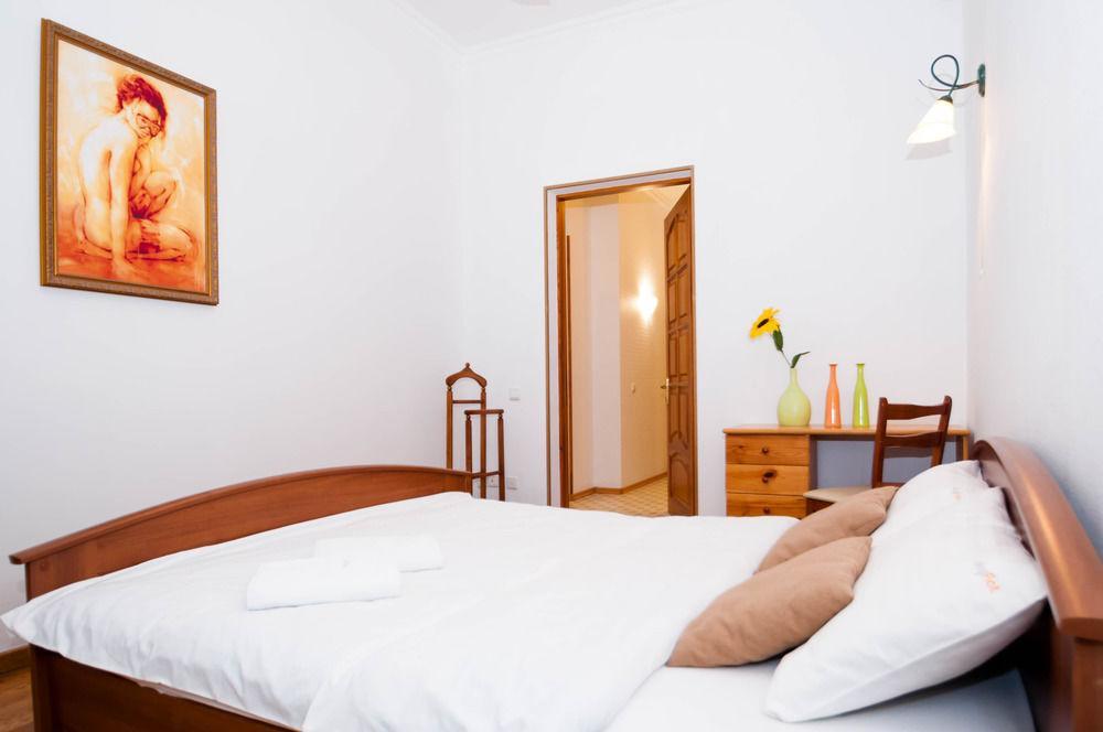 Hostel Kreschatik Kiev Buitenkant foto