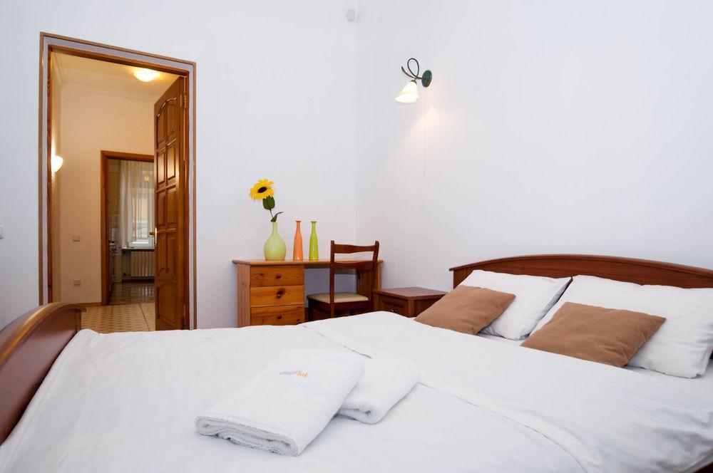 Hostel Kreschatik Kiev Buitenkant foto