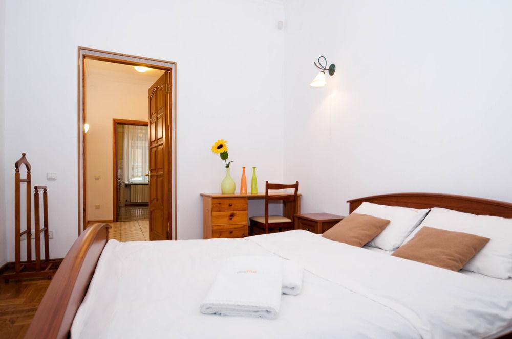 Hostel Kreschatik Kiev Buitenkant foto