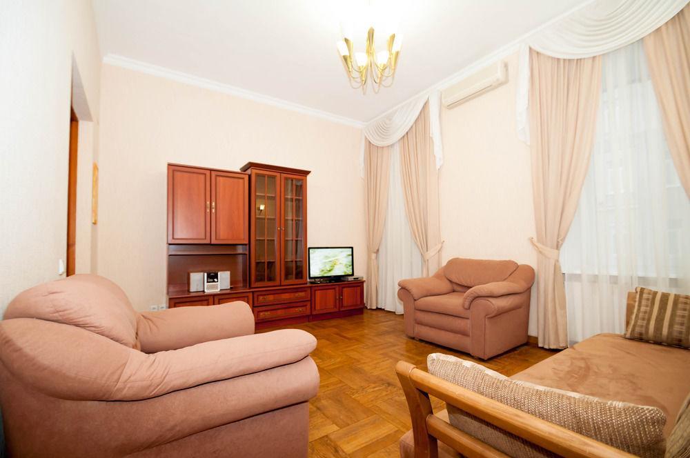 Hostel Kreschatik Kiev Buitenkant foto
