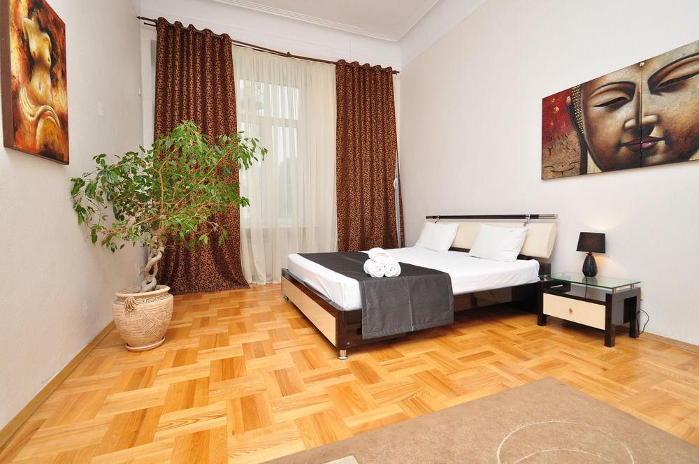 Hostel Kreschatik Kiev Buitenkant foto